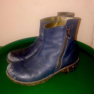 El Naturalista ankle booties